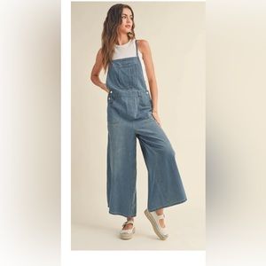 Miou muse denim wide leg overalls! Super cute!